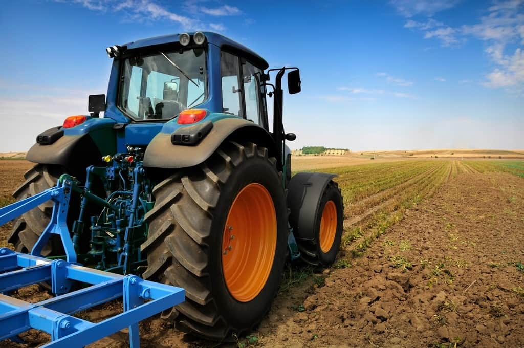 Fototapeta Traktor na Polu