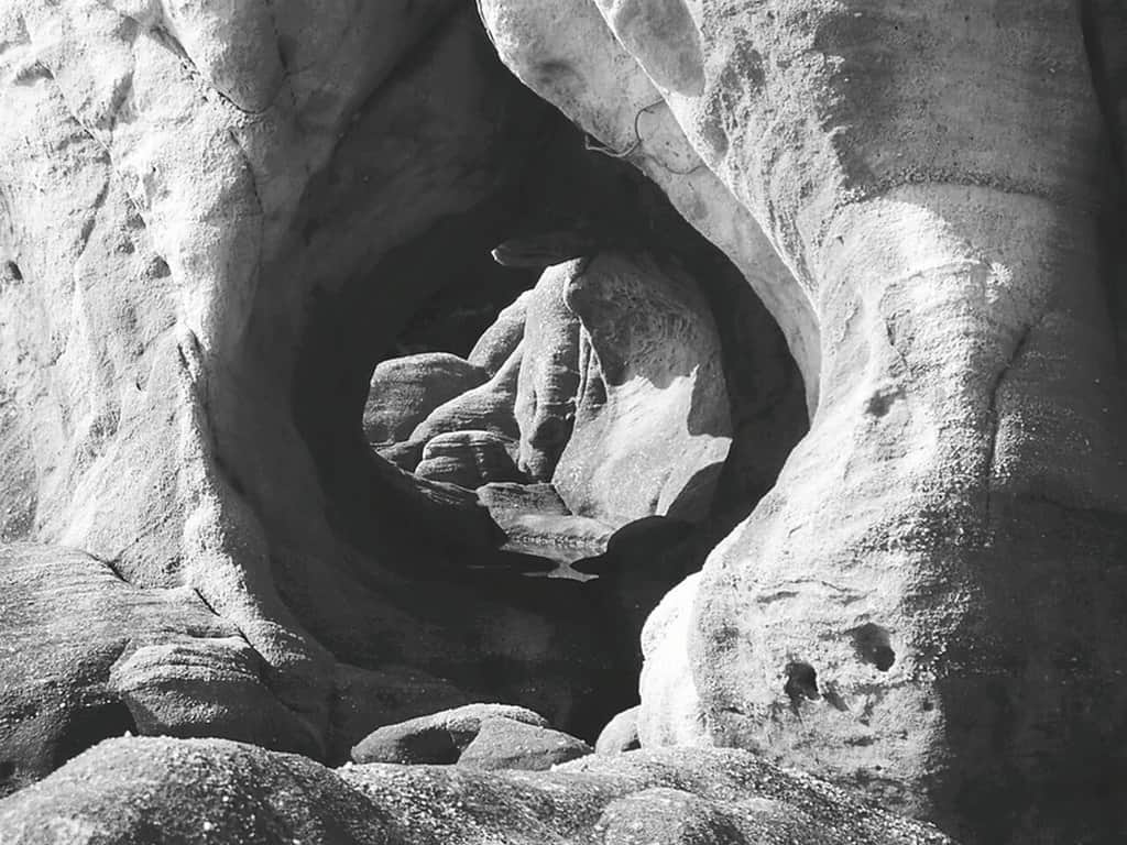 Fototapeta Tunel w Skale